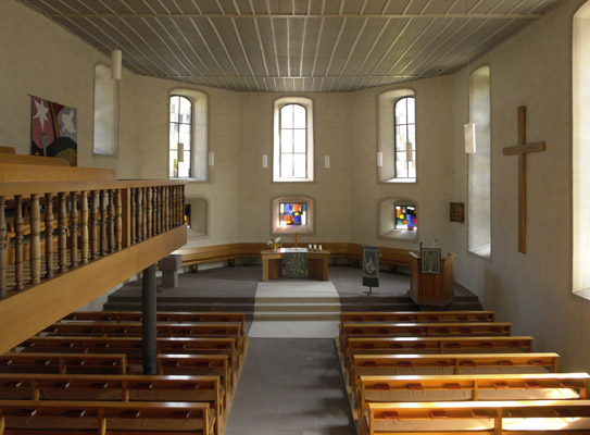 Blick von der Empore zum Altar